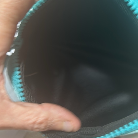 Dolce & Gabbana Black Sunglasses with Turquoise Cloth Case - Picture 11 of 11